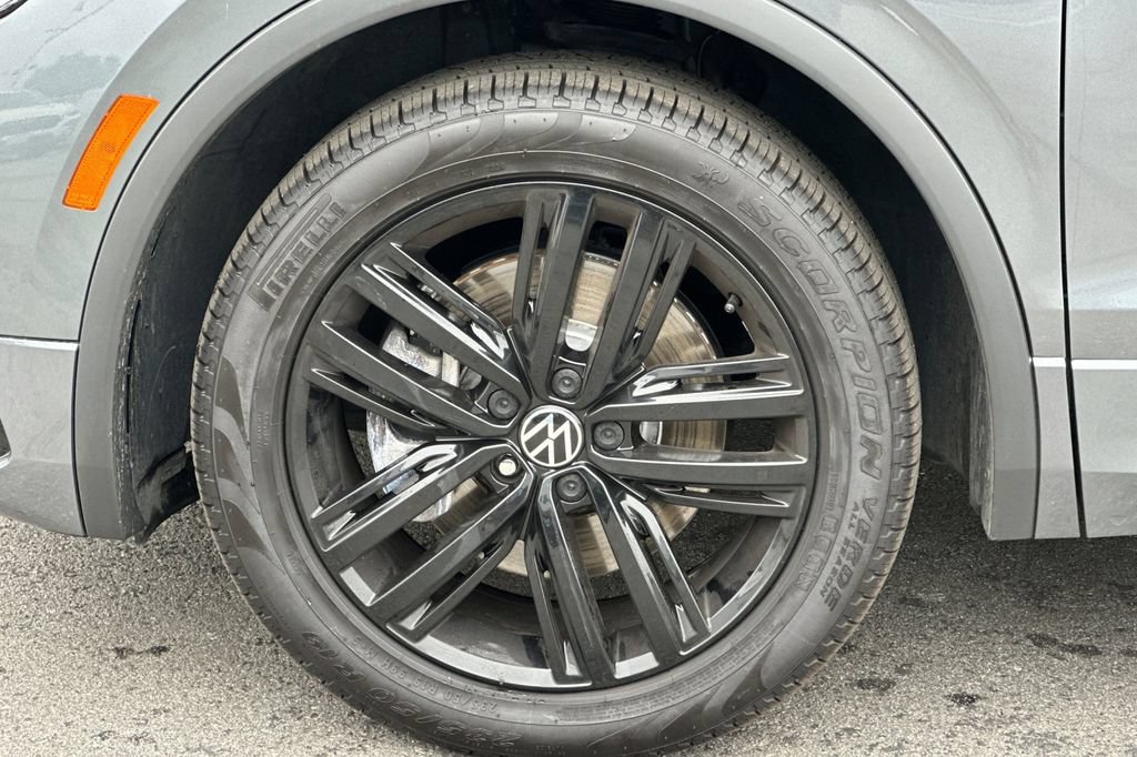 Used 2022 Volkswagen Tiguan SE R-Line FWD image 27