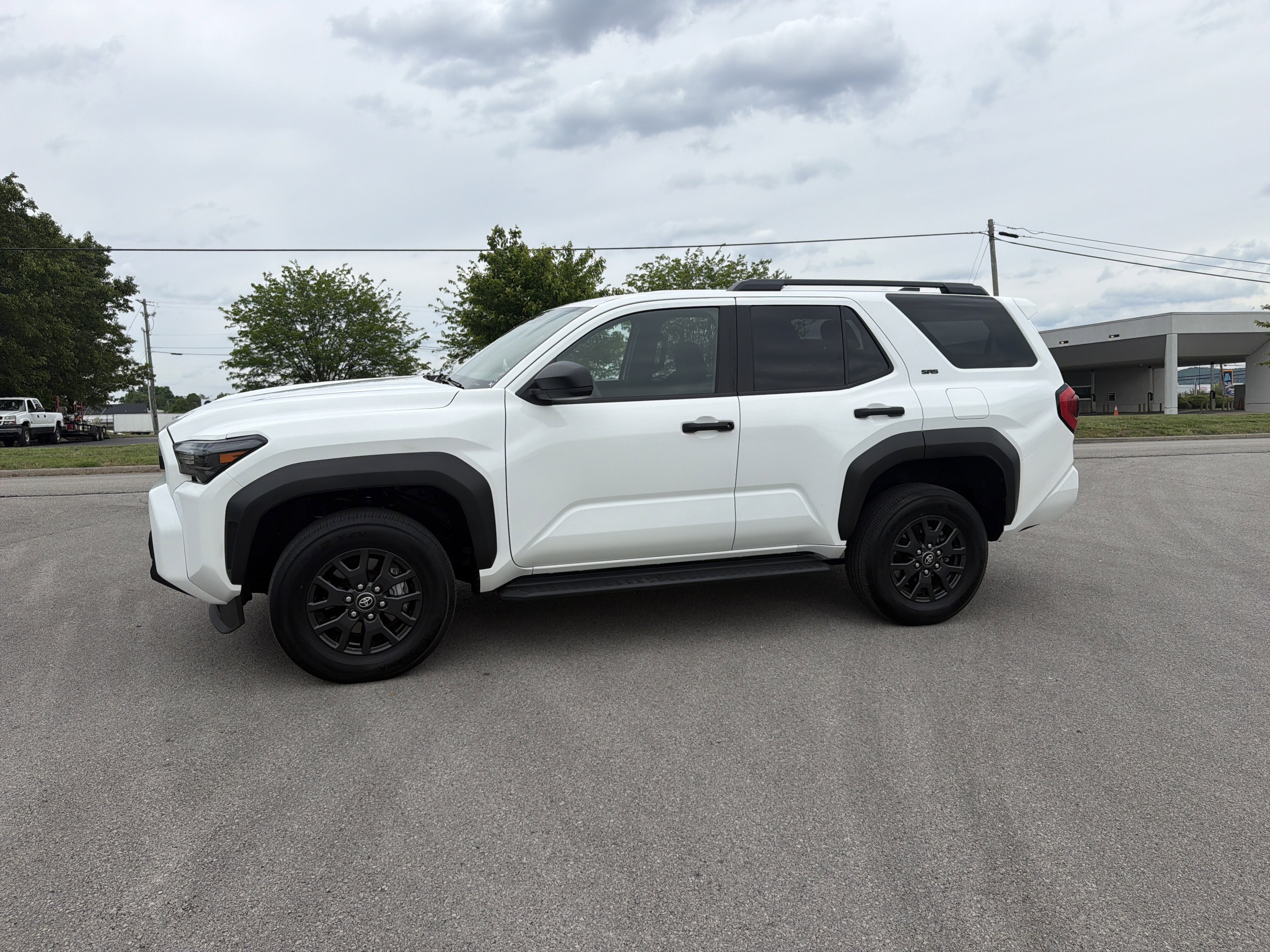 Certified 2025 Toyota 4Runner SR5 AWD/4WD image 3