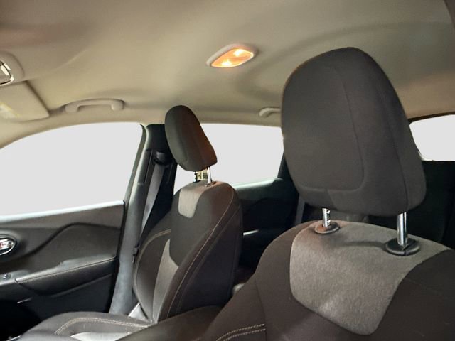 Used 2017 Jeep Cherokee Sport image 19