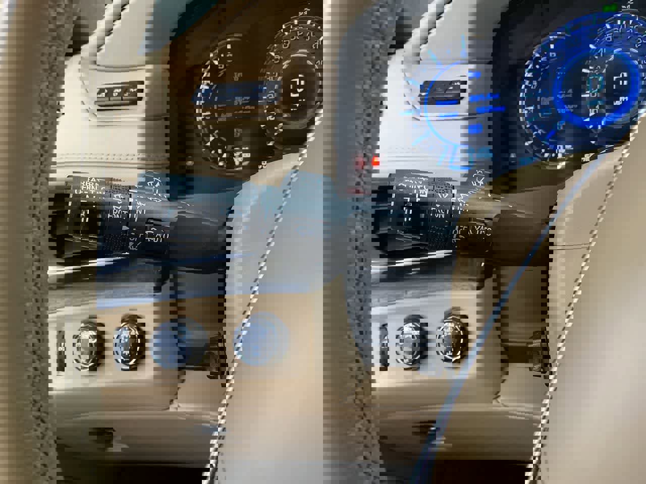 Used 2020 Cadillac Escalade Platinum image 24