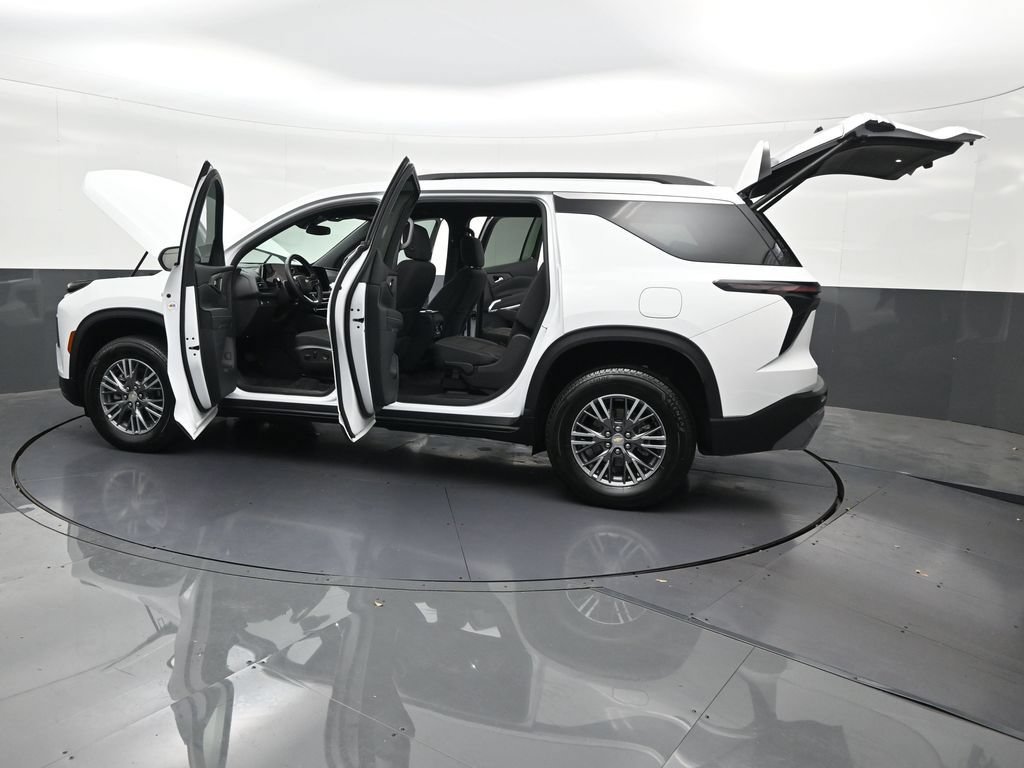 Used 2025 Chevrolet Traverse LT FWD image 36
