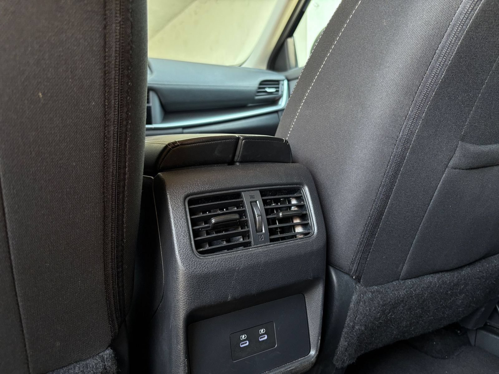 Used 2025 Nissan Rogue SV FWD image 24