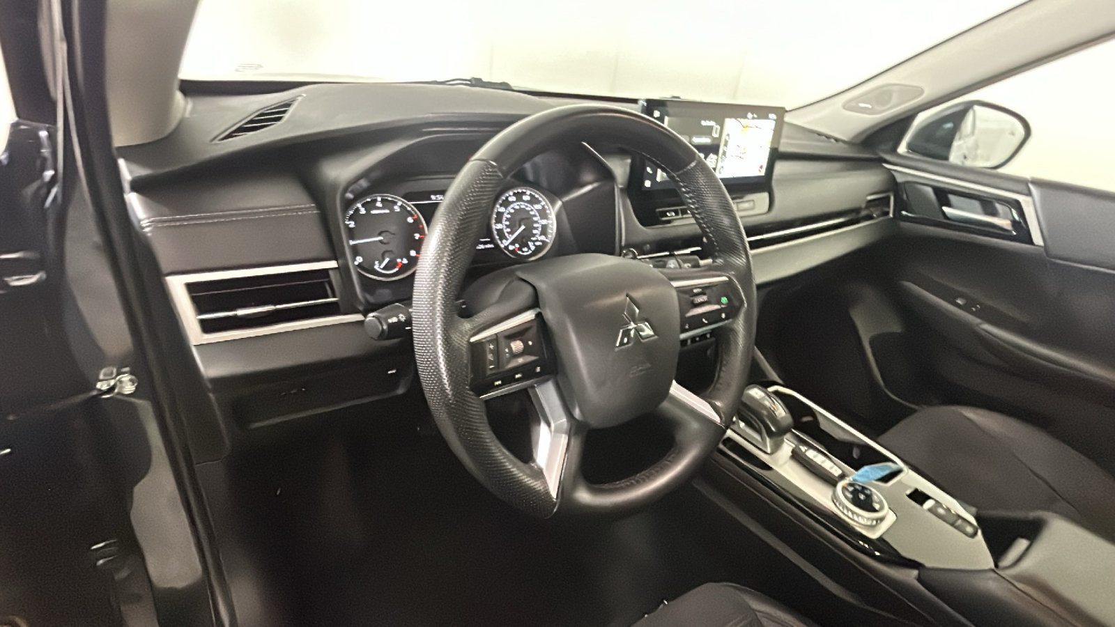 Used 2025 Mitsubishi Outlander SE AWD/4WD image 15