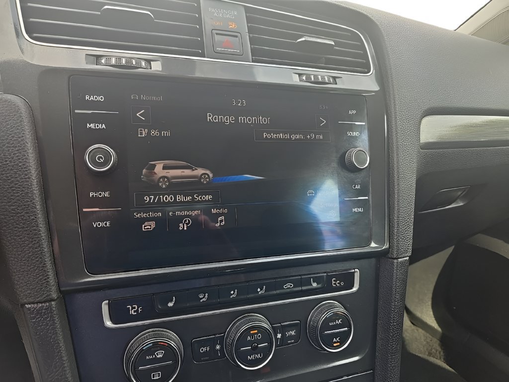 Used 2018 Volkswagen e-Golf SEL FWD image 19