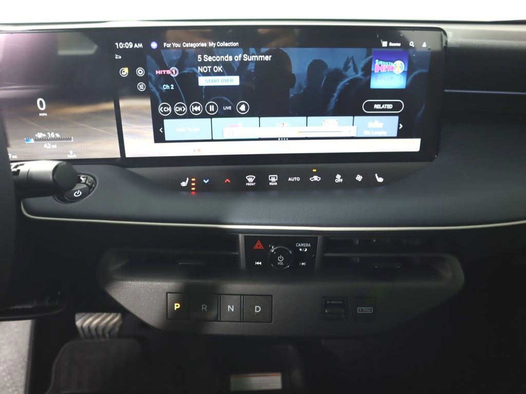 New 2026 Nissan Leaf Platinum+ w/ Floor Mat Package (Platinum+) FWD image 12