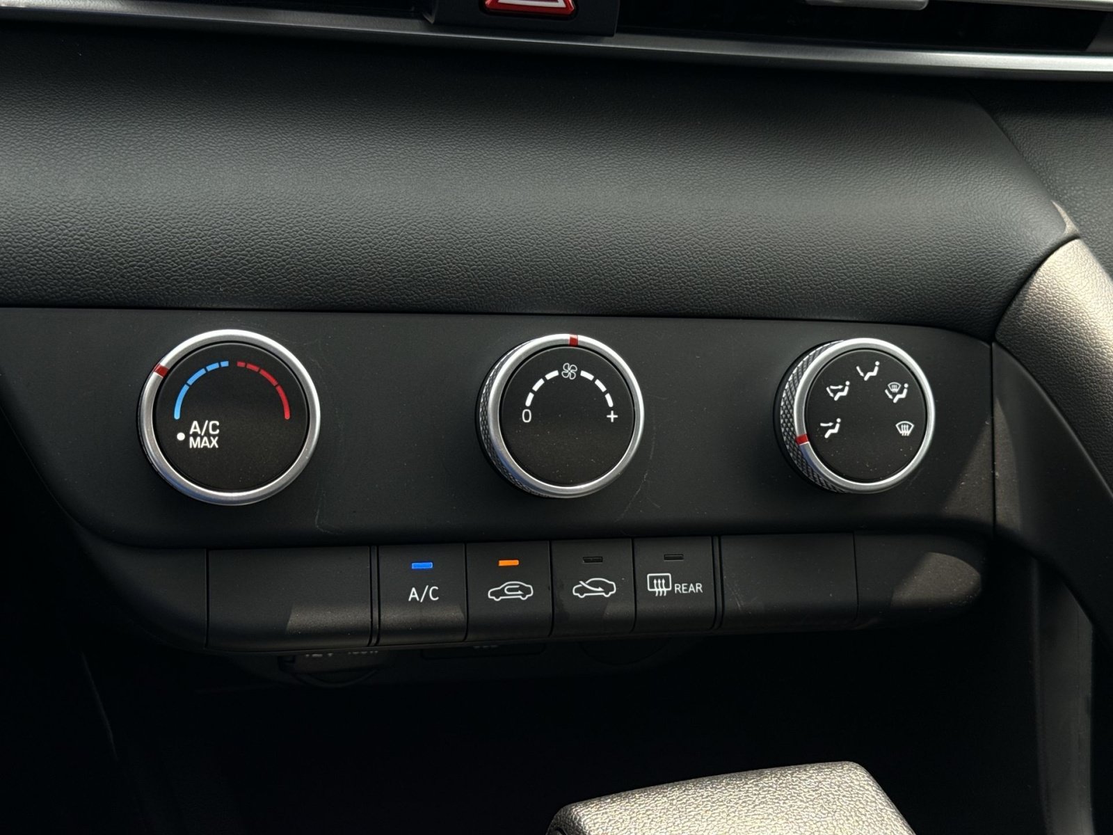 New 2026 Hyundai Elantra SE FWD image 21