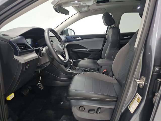 Used 2023 Volkswagen Taos SE w/ Panoramic Sunroof Package FWD image 10