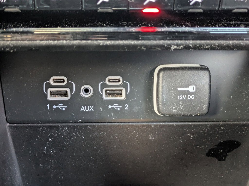Used 2024 Jeep Grand Cherokee Limited image 17