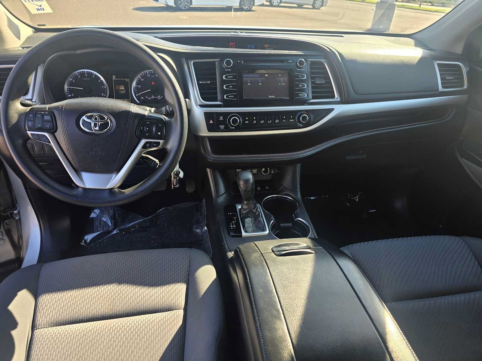 Used 2017 Toyota Highlander LE AWD/4WD image 19