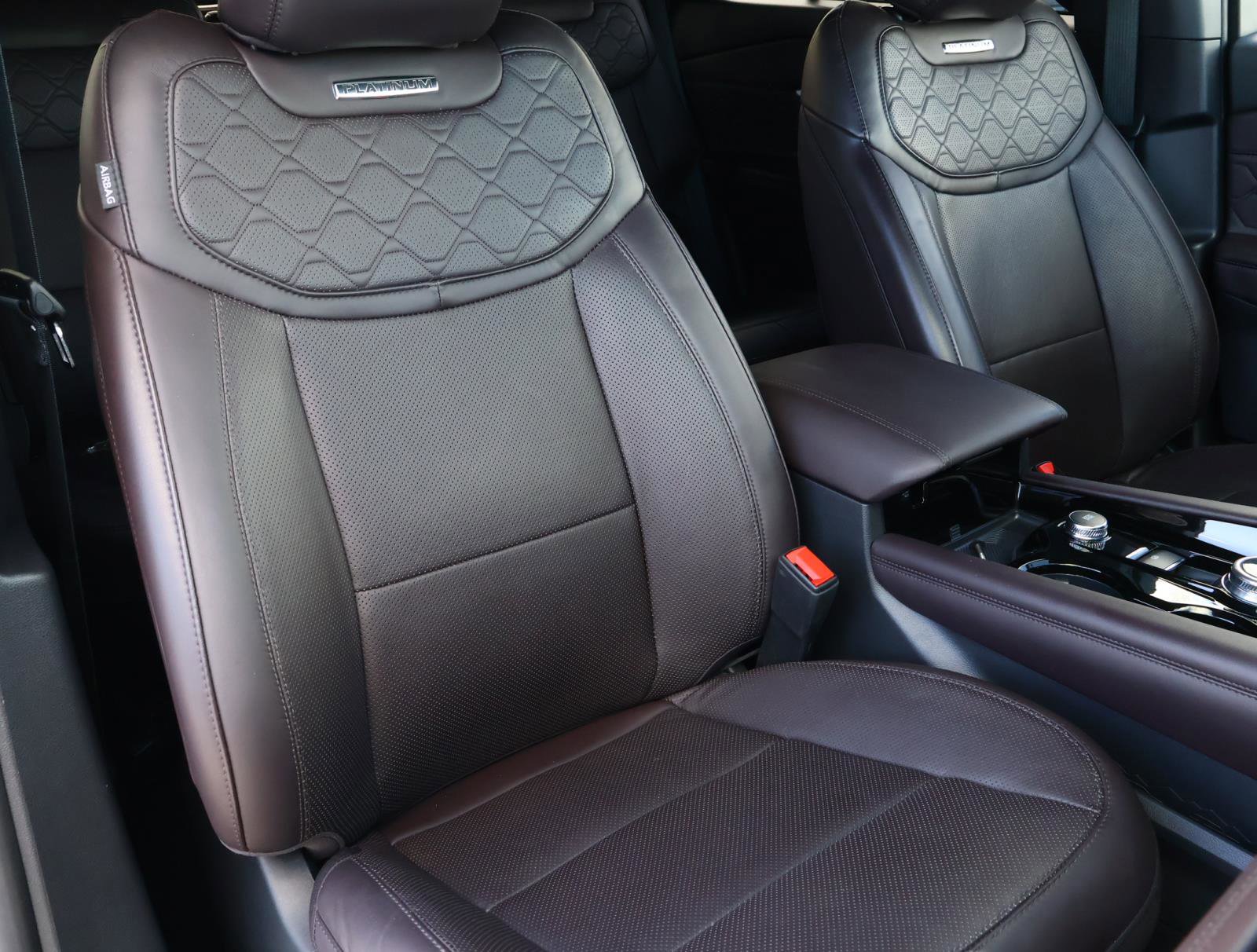 Used 2025 Ford Explorer Platinum w/ LUX Leather Package image 21