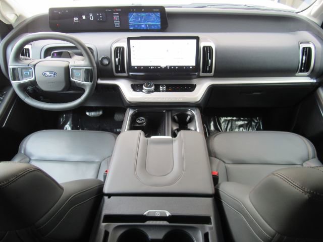 Used 2025 Ford Expedition Active image 3