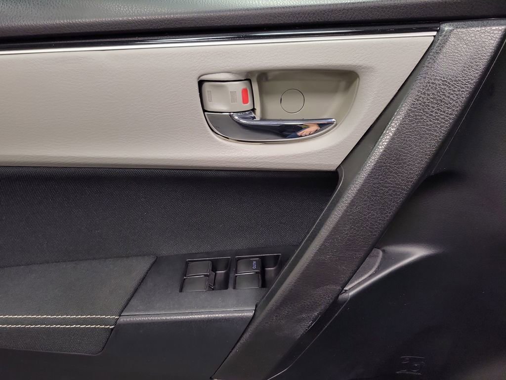 Used 2017 Toyota Corolla LE image 19