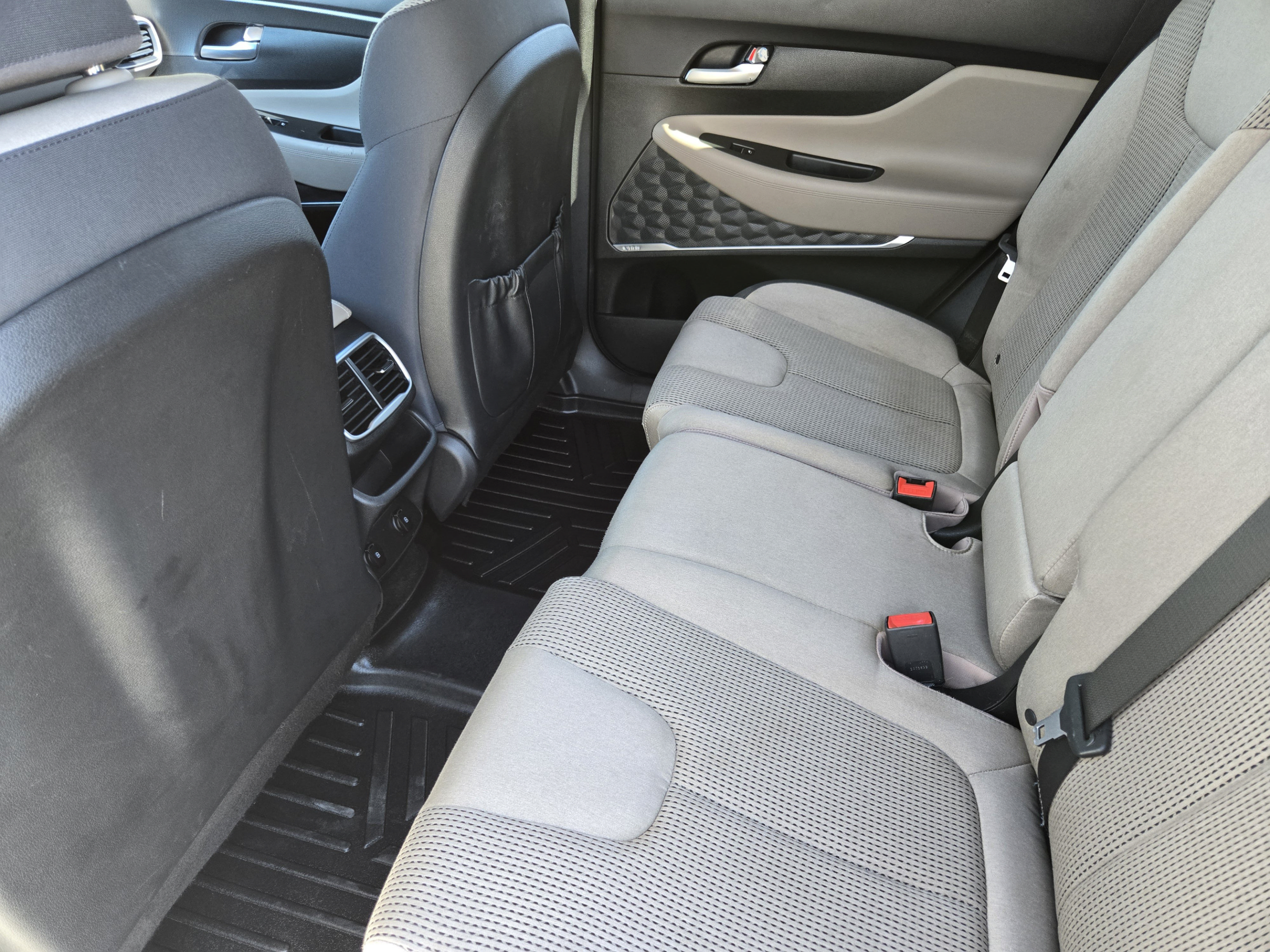 Used 2019 Hyundai Santa Fe SEL FWD image 27