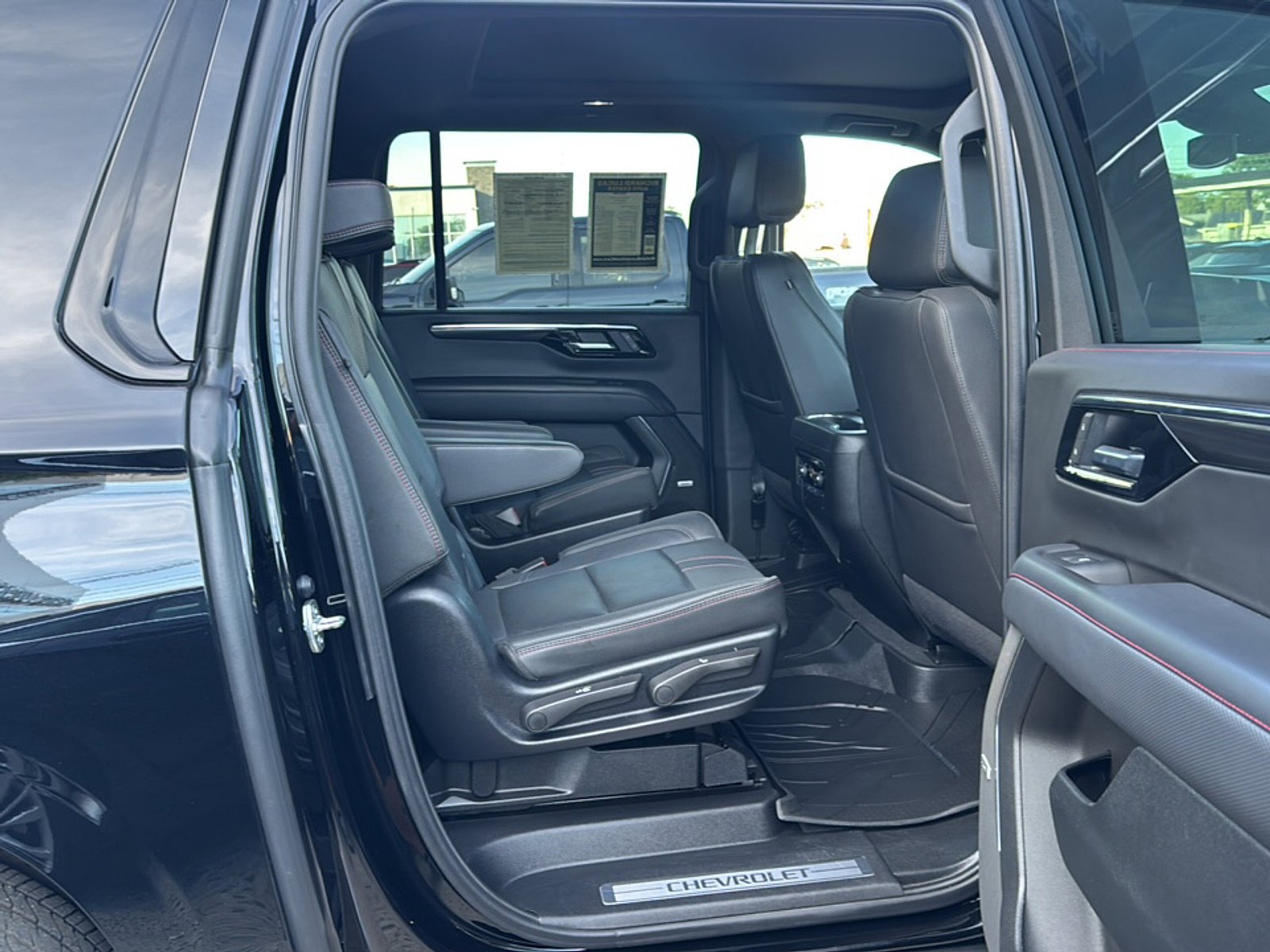 Used 2025 Chevrolet Suburban RST w/ Comfort Package AWD/4WD image 23