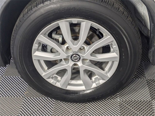 Used 2019 Nissan Rogue SV image 8