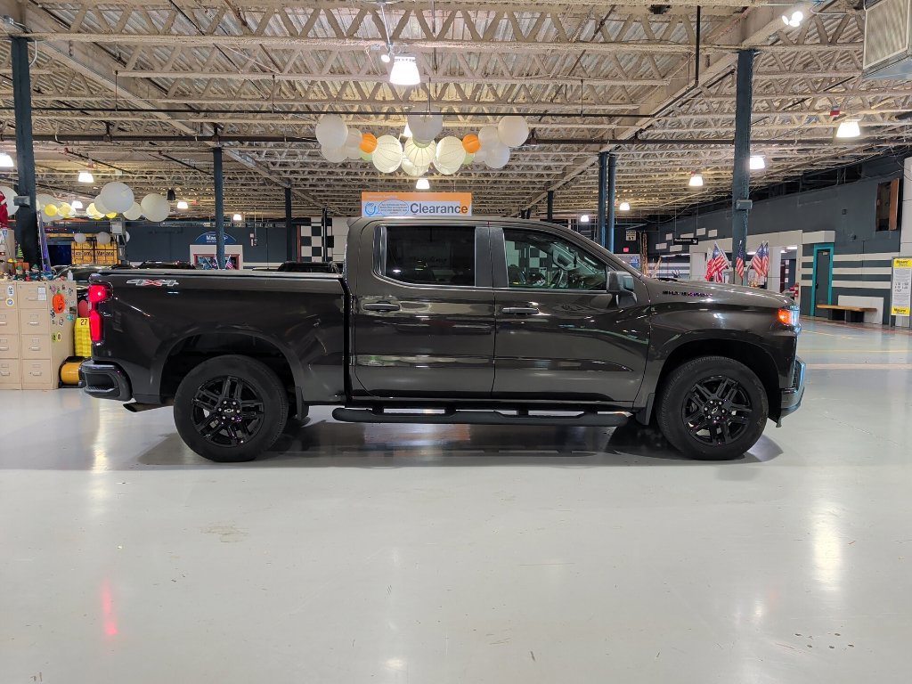 Used 2022 Chevrolet Silverado 1500 Custom w/ LPO, Blackout Package AWD/4WD image 8