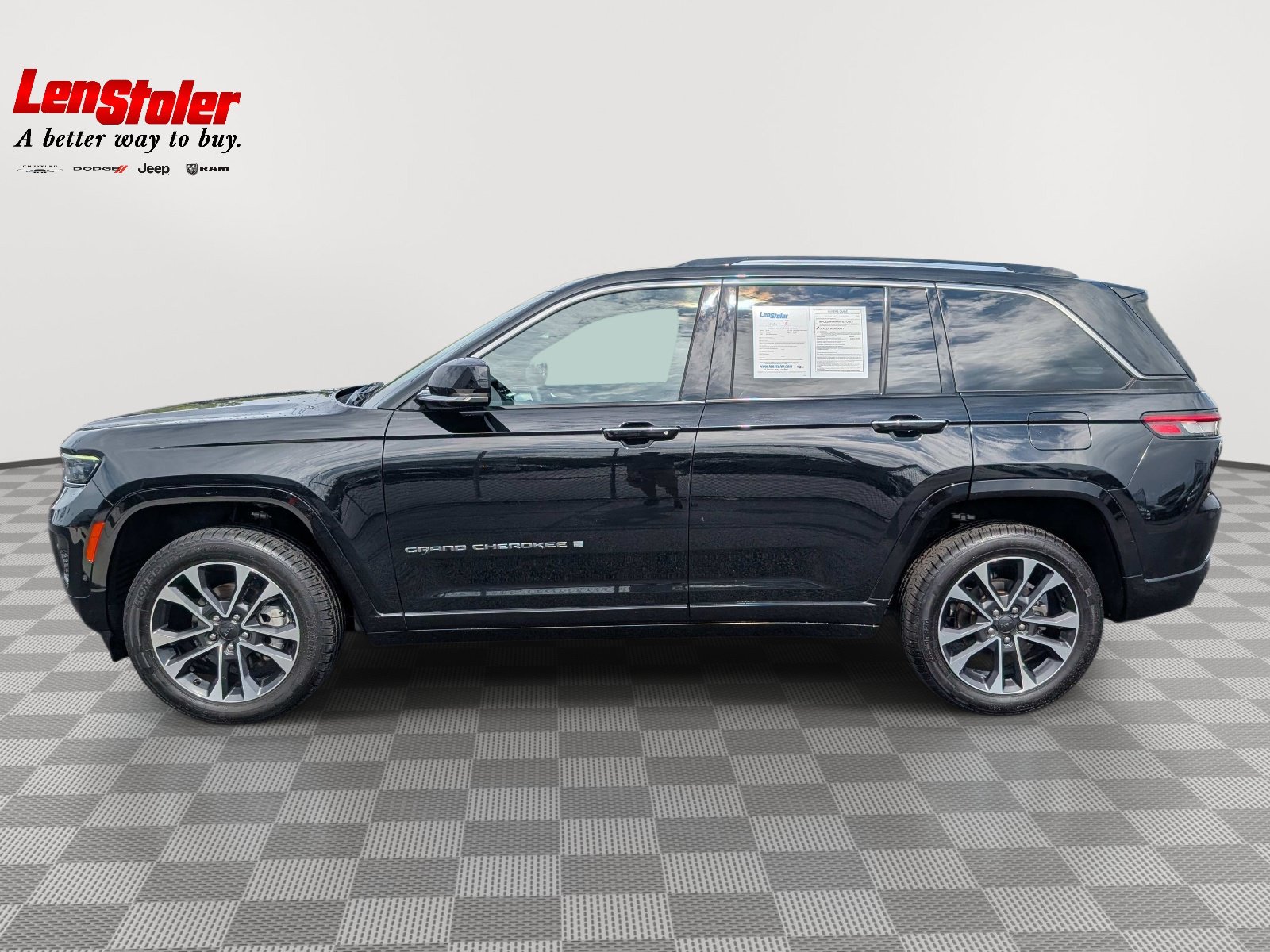 Used 2023 Jeep Grand Cherokee Overland w/ Luxury Tech Group IV AWD/4WD image 2