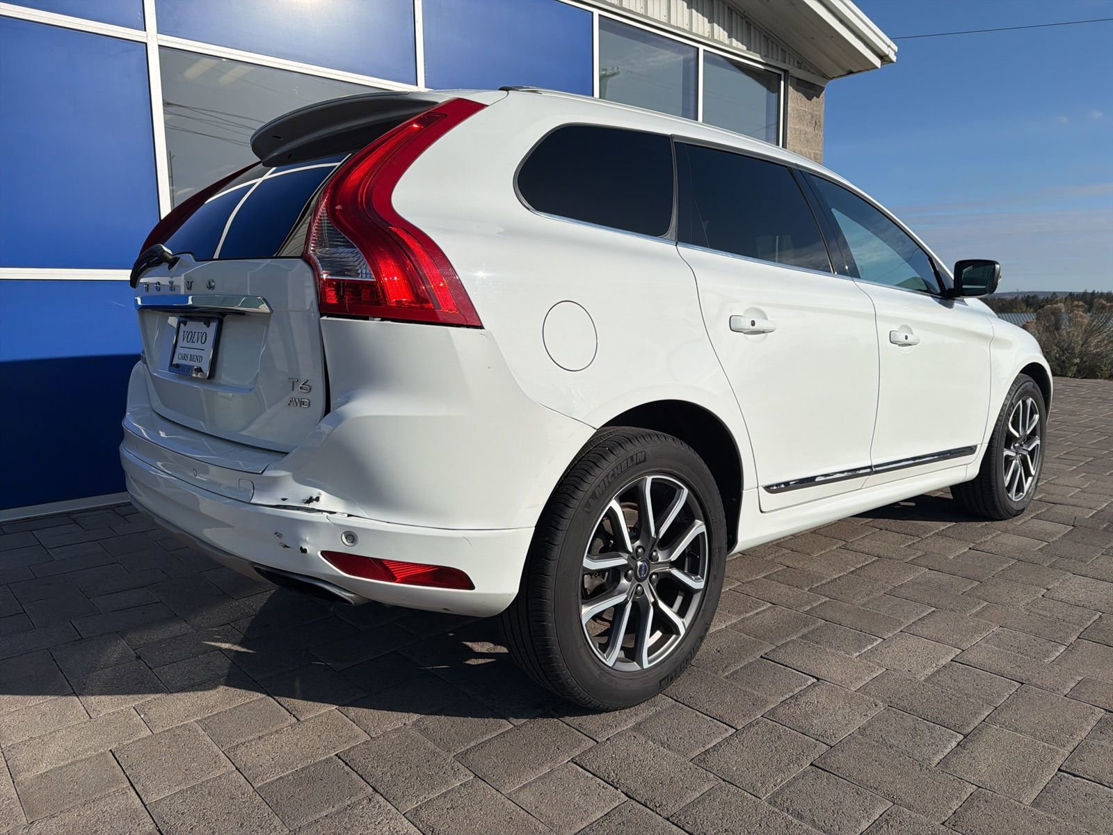 Used 2016 Volvo XC60 T6 w/ Proximity Package AWD/4WD image 7