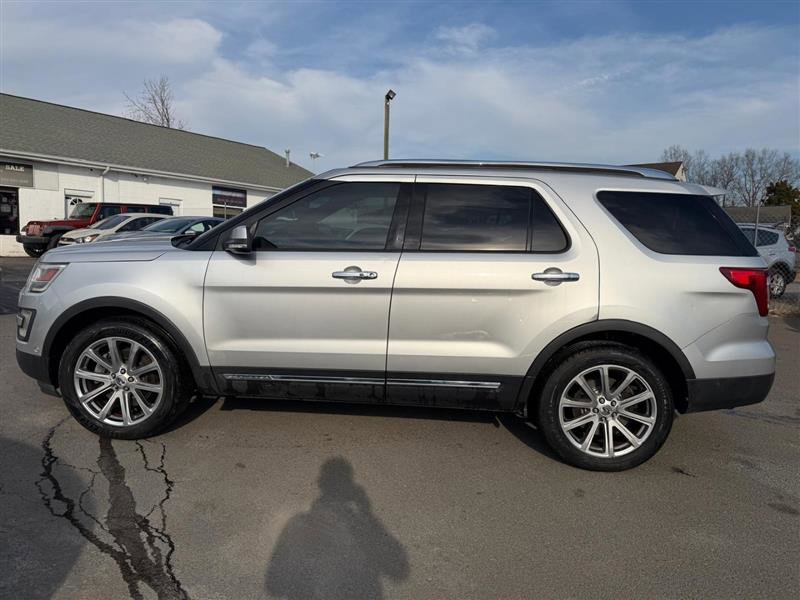 Used 2017 Ford Explorer Limited w/ Equipment Group 303A image 3