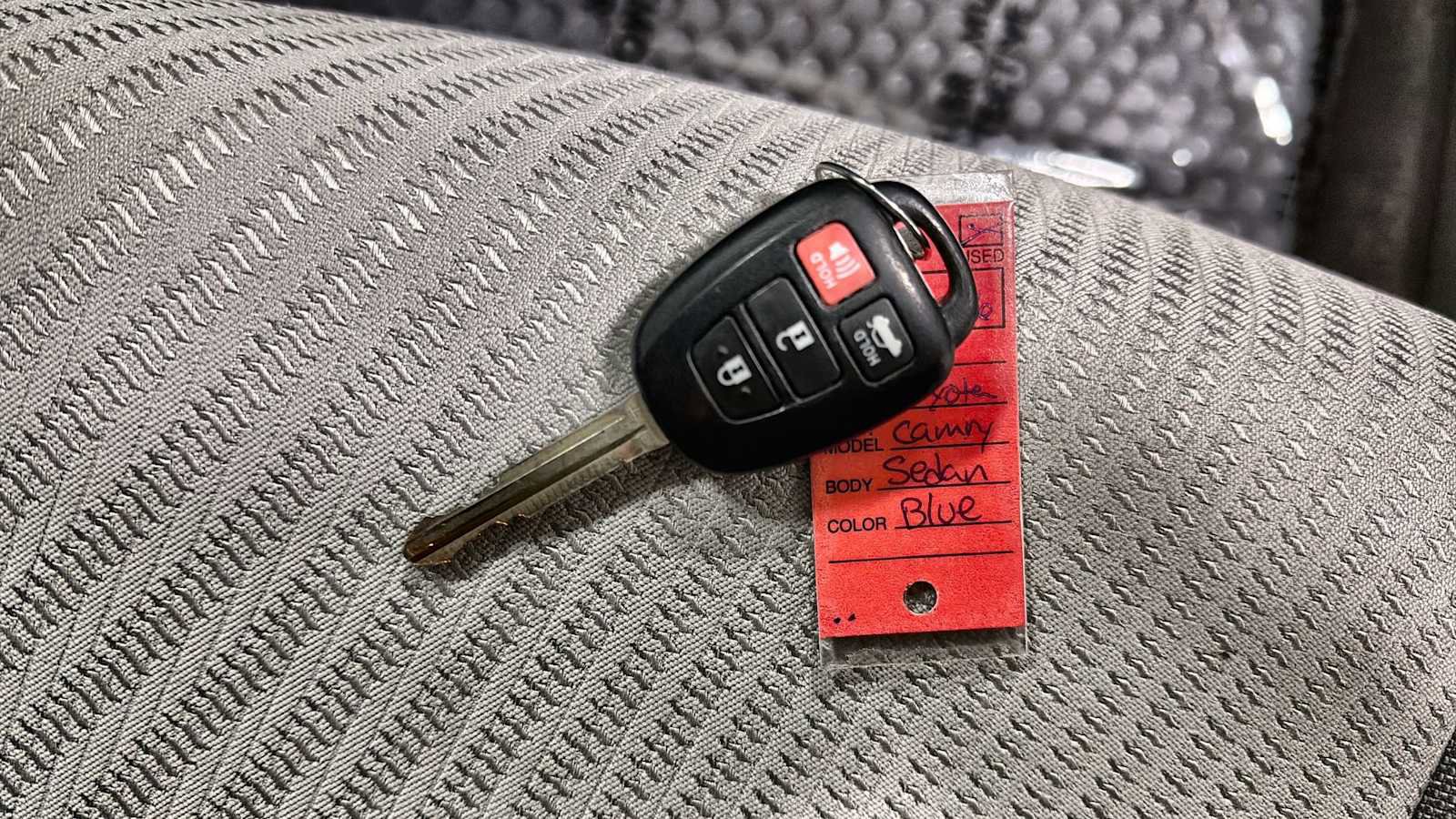 Used 2015 Toyota Camry LE image 30