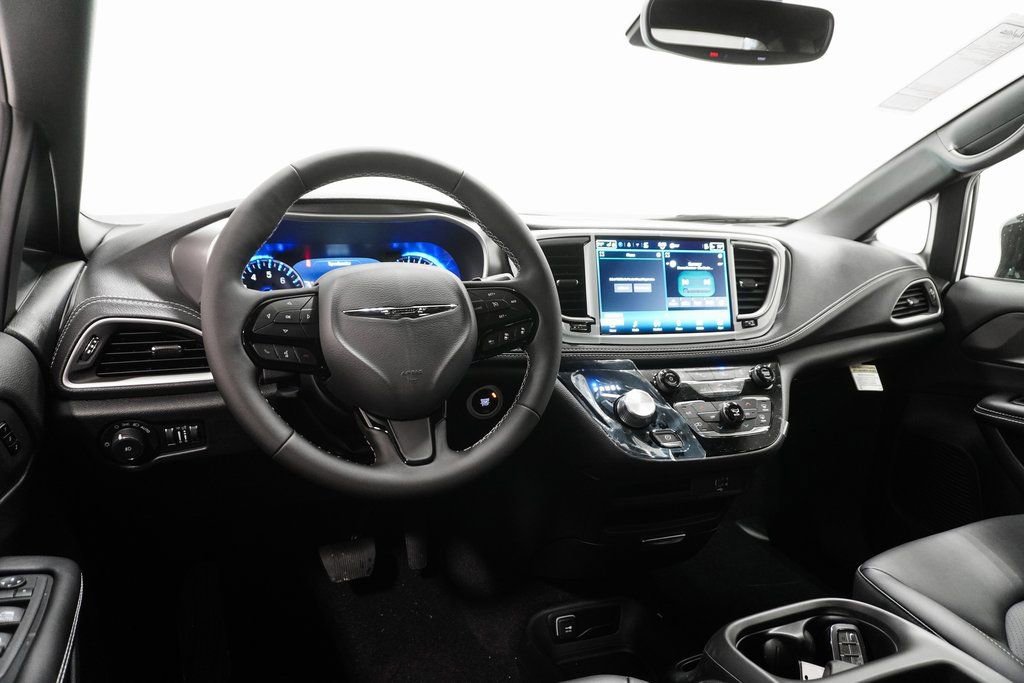 New 2026 Chrysler Pacifica Select w/ S Appearance Package image 19