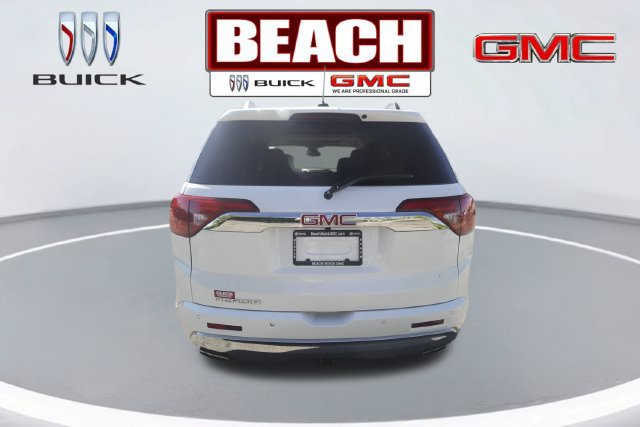 Used 2017 GMC Acadia Denali w/ Technology Package FWD image 4