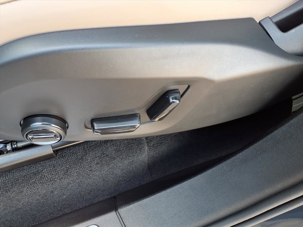 New 2026 Volvo XC90 B6 Plus w/ Protection Package Premier image 17