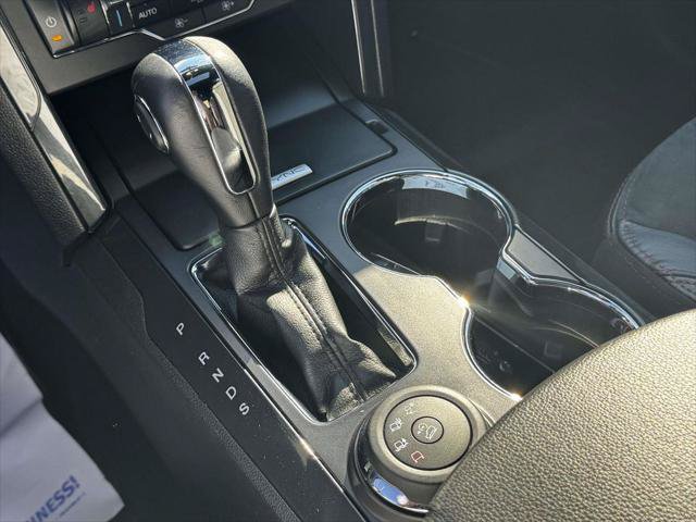 Used 2019 Ford Explorer XLT w/ Equipment Group 202A AWD/4WD image 29