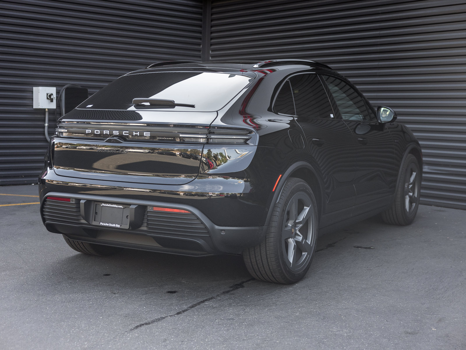 Certified 2025 Porsche Macan 4S Electric AWD/4WD image 10