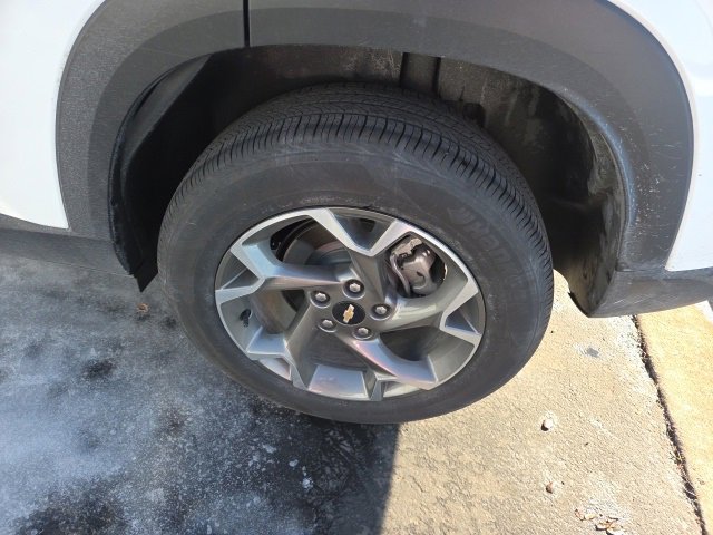 Used 2025 Chevrolet Trax LT w/ LT Convenience Package image 4