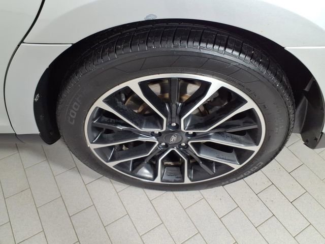 Used 2018 Ford Taurus SHO image 8