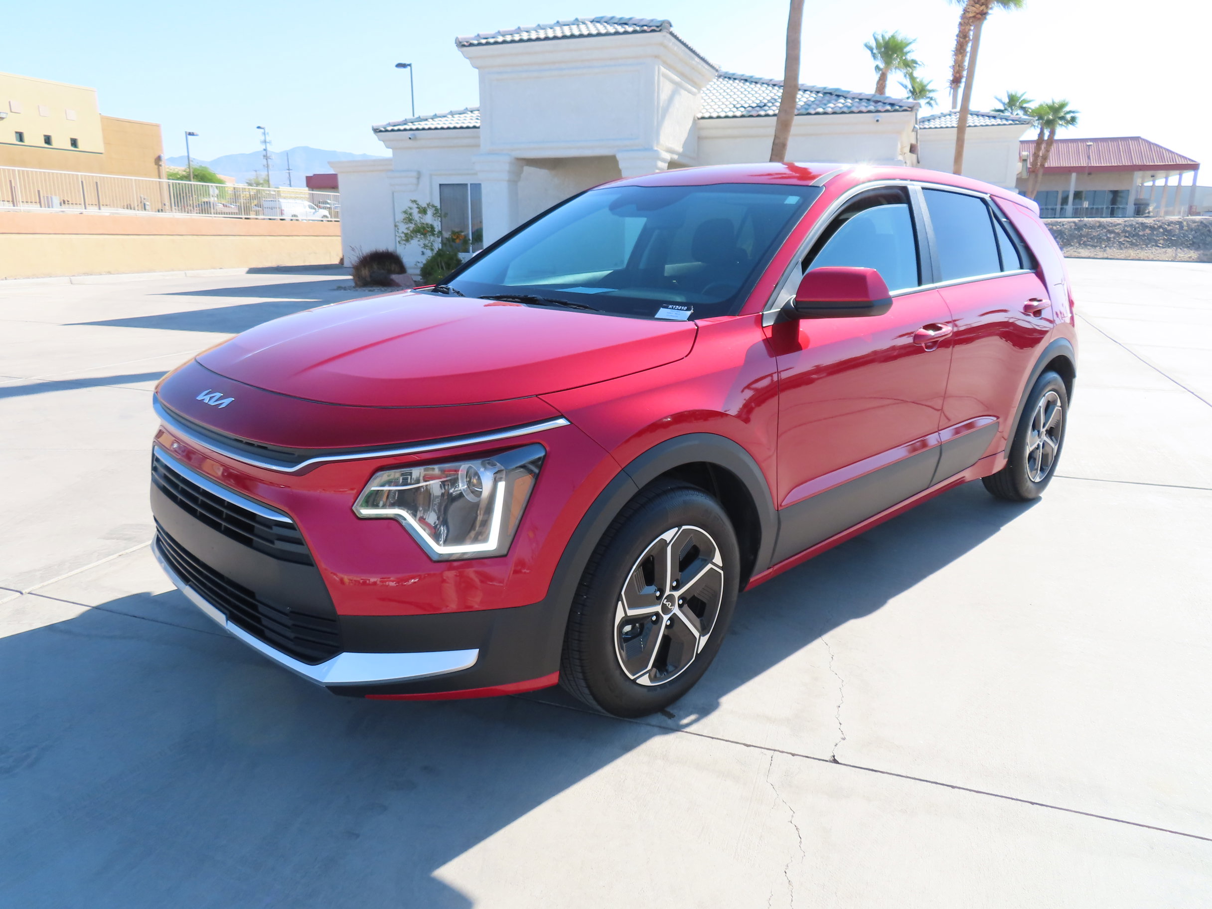 Used 2025 Kia Niro LX image 3