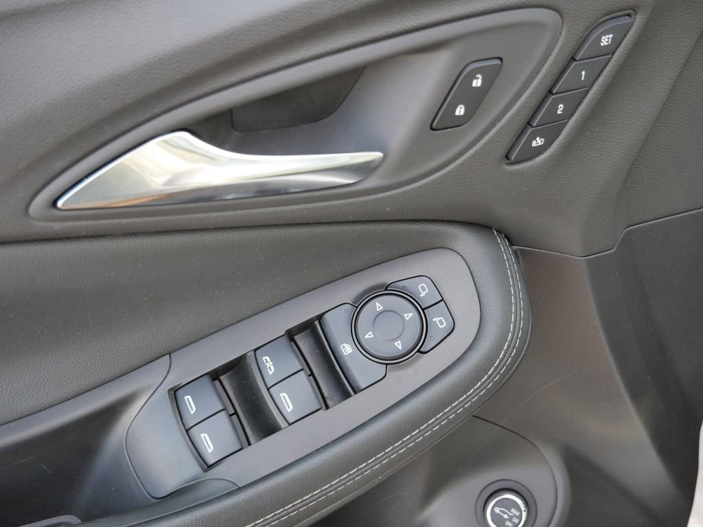 Used 2022 Buick Encore GX Essence w/ Experience Buick Package image 17