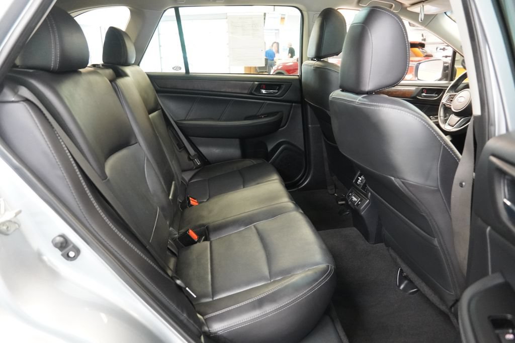 Used 2018 Subaru Outback 3.6R Limited AWD/4WD image 32