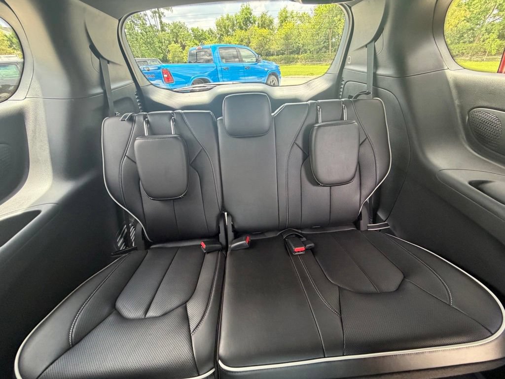 New 2027 Chrysler Pacifica Limited FWD image 30