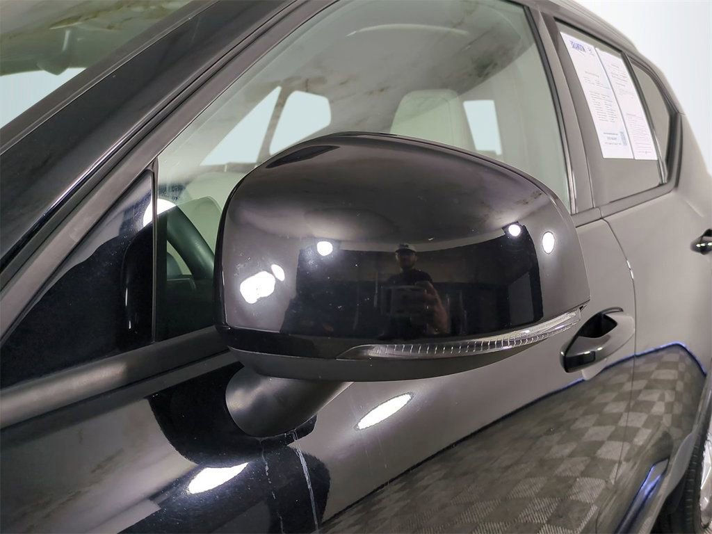 Used 2019 Volvo XC40 T5 R-Design image 12