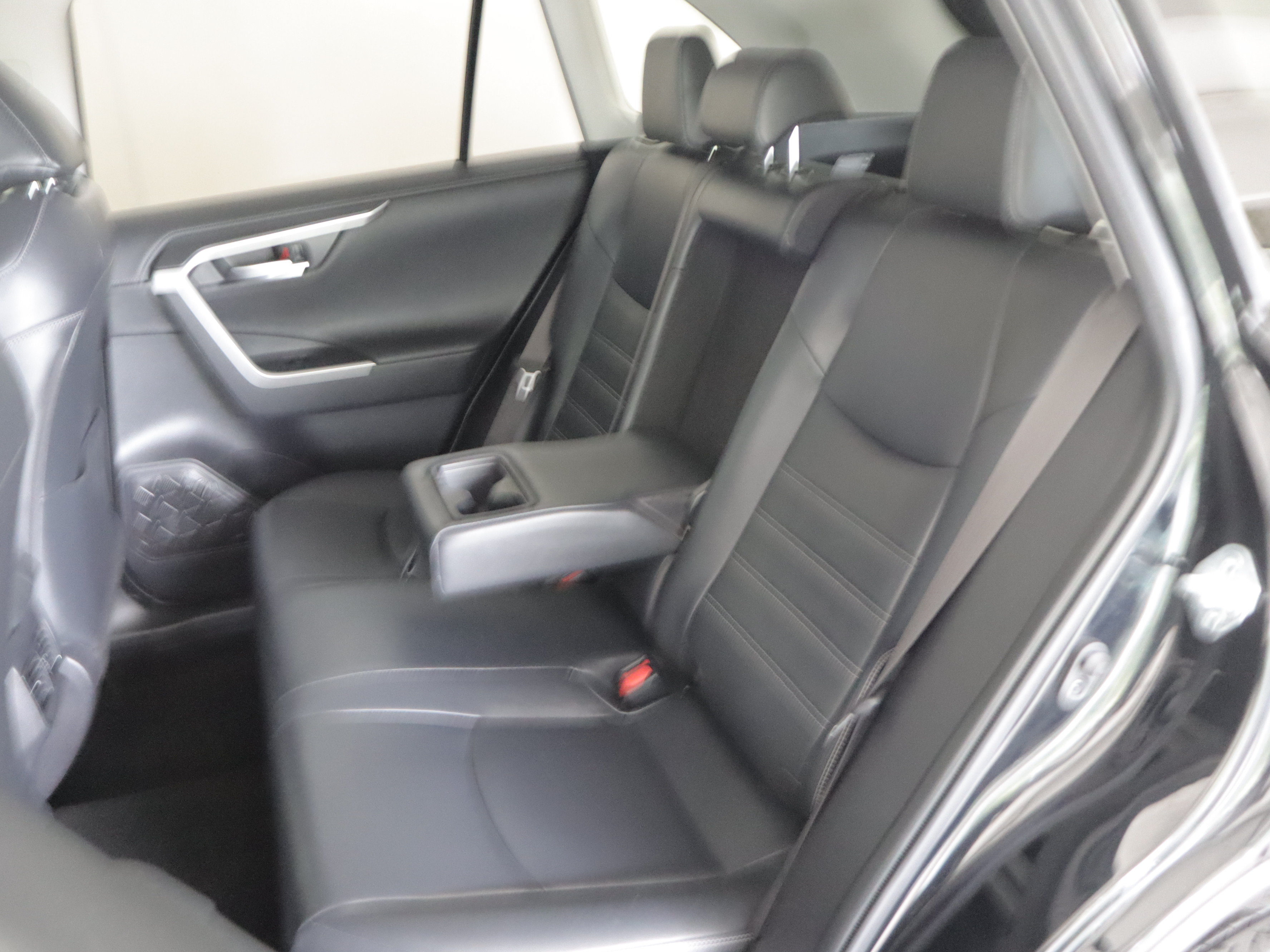 Used 2019 Toyota RAV4 Limited w/ Advanced Technology Package AWD/4WD image 9