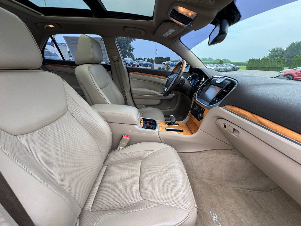 Used 2014 Chrysler 300 C RWD image 10