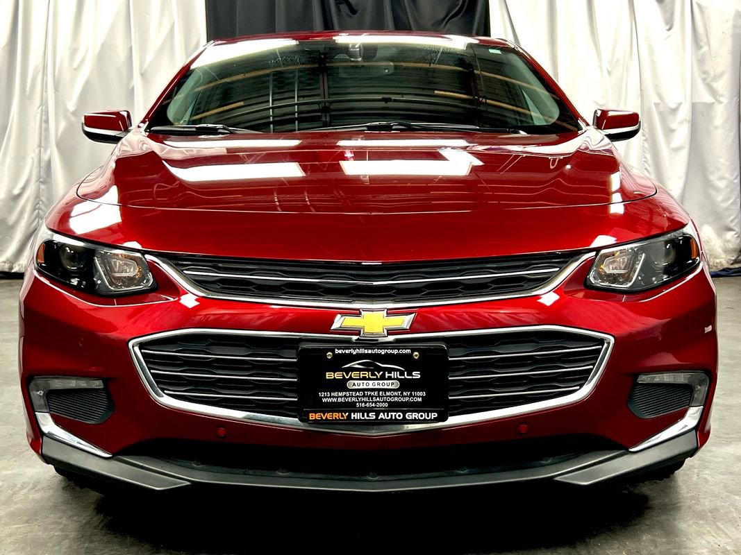 Used 2018 Chevrolet Malibu LT w/ Driver Confidence Package image 2