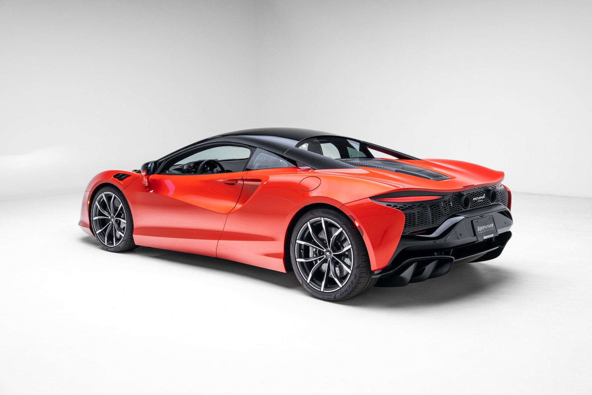 Used 2024 McLaren Artura image 25