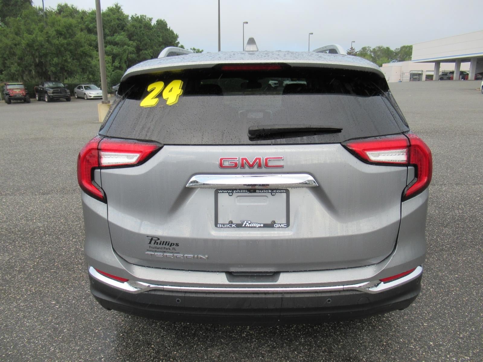 Used 2024 GMC Terrain SLT w/ Infotainment Package II FWD image 6