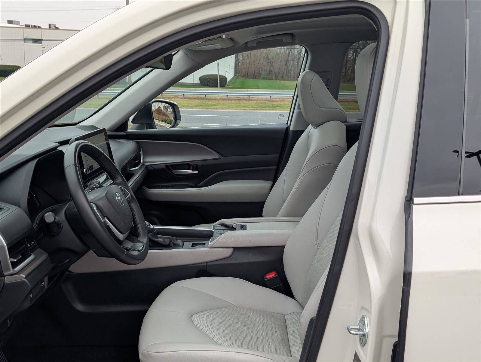 Used 2024 Toyota Grand Highlander XLE image 17