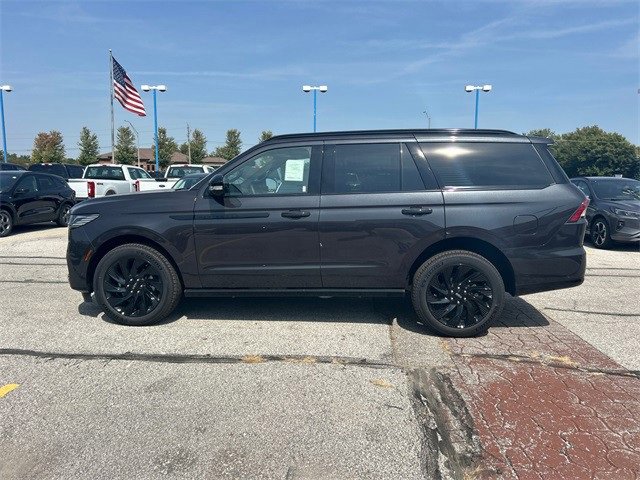 New 2025 Lincoln Navigator Reserve w/ Jet Appearance Package image 8