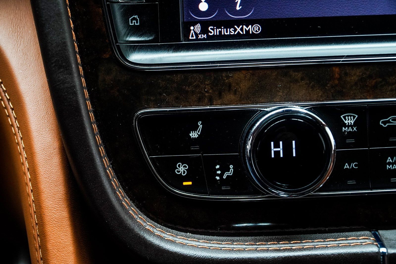 Used 2017 Bentley Bentayga image 28