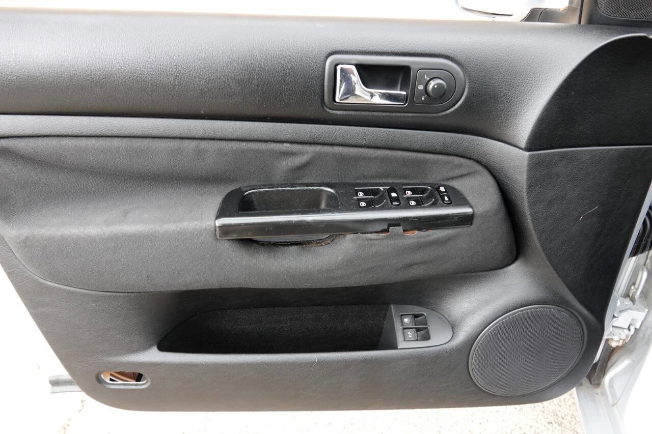 Used 2005 Volkswagen Golf GL image 45