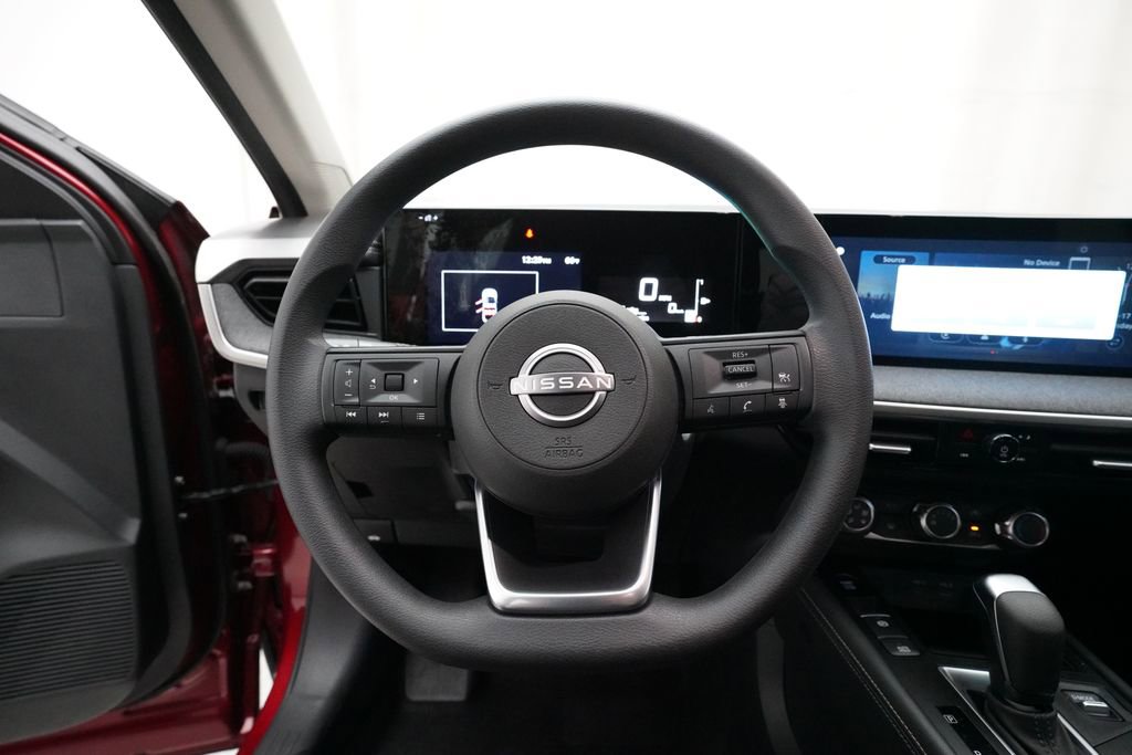 Used 2025 Nissan Kicks SV image 4