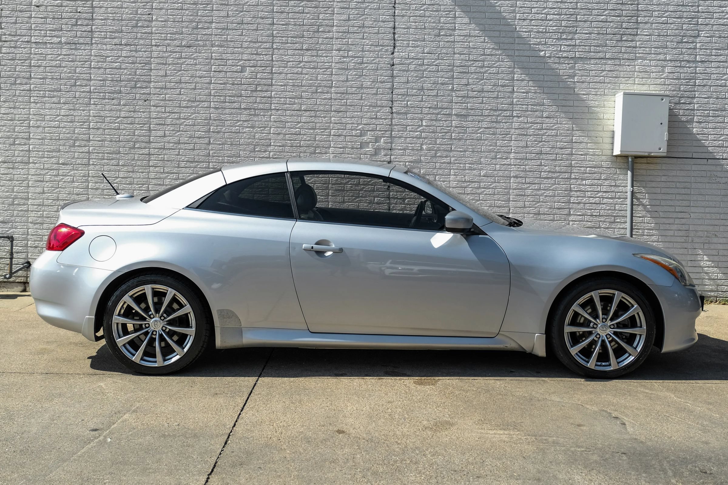 Used 2009 INFINITI G37 Convertible w/ Premium Pkg RWD image 6
