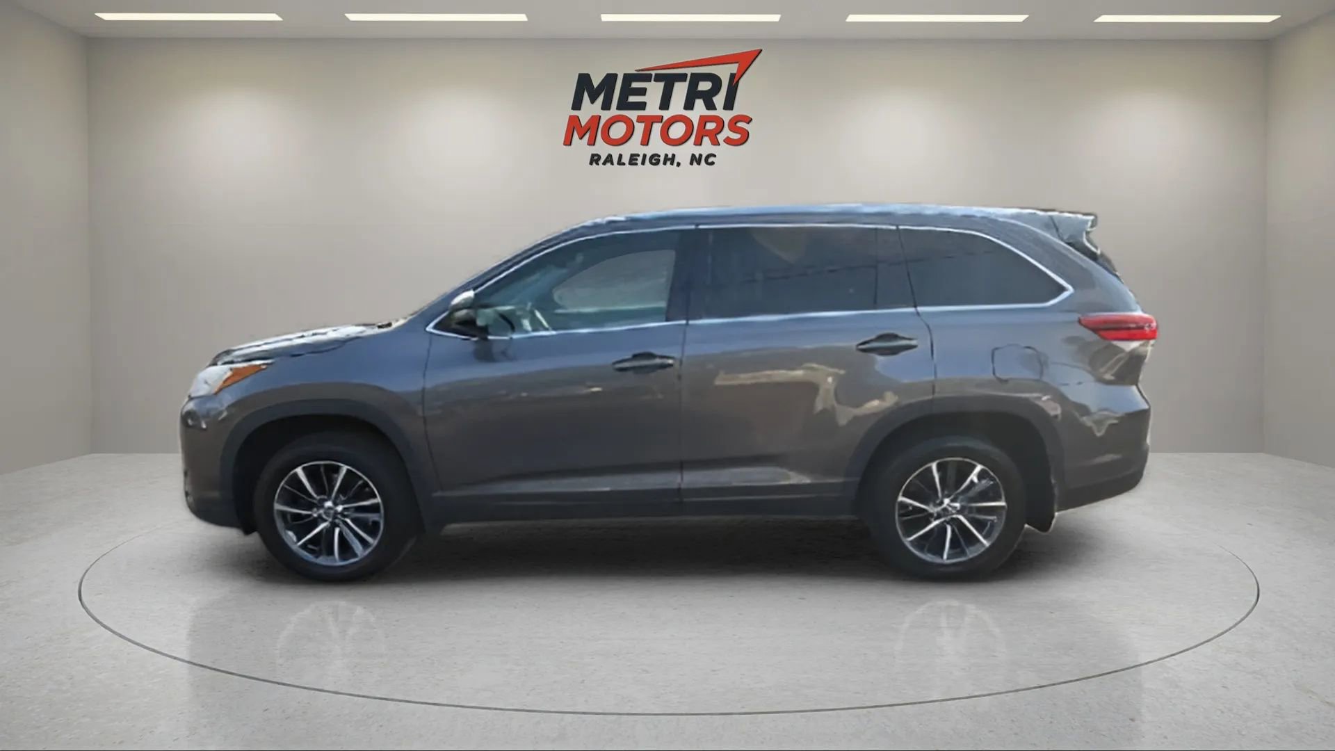 Used 2017 Toyota Highlander XLE image 7