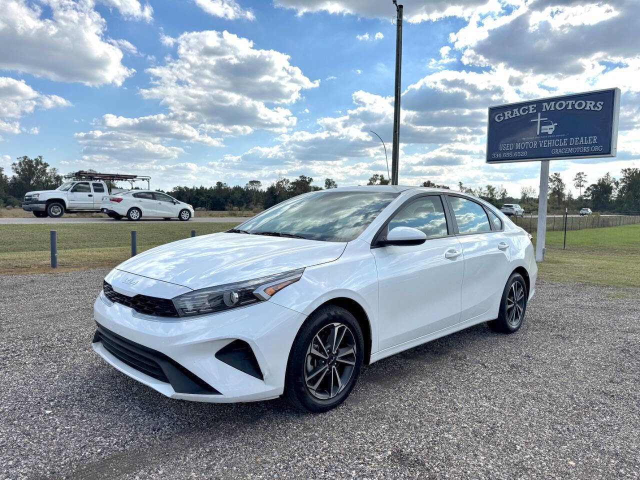 Used 2024 Kia Forte LXS image 3