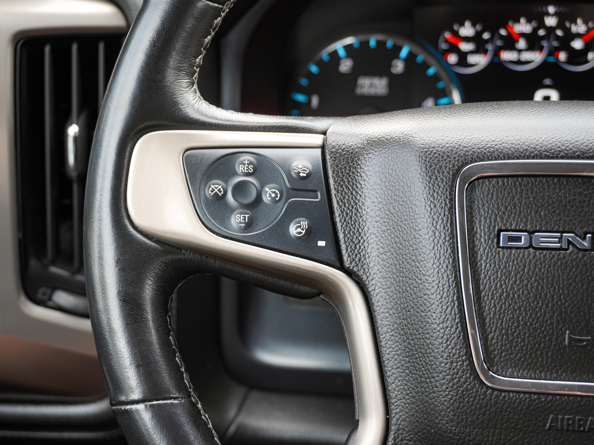 Used 2019 GMC Sierra 2500 Denali w/ Duramax Plus Package AWD/4WD image 21